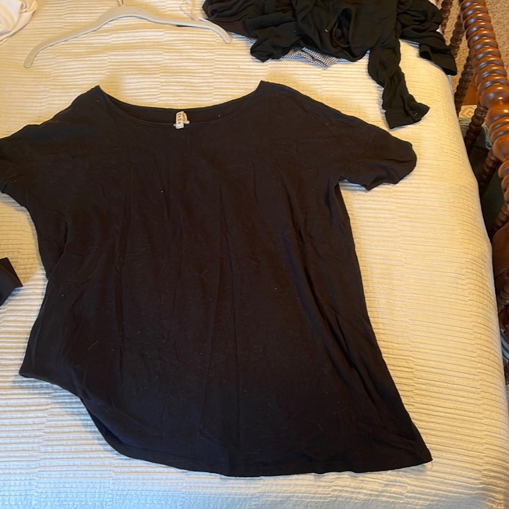 Free People asymmetrical hem black tee size medium